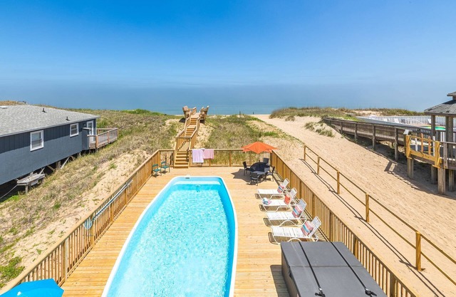 K1014 The Sweet Spot. Oceanfront! Pet-friendly, Pool, Hot Tub, Rec Room!