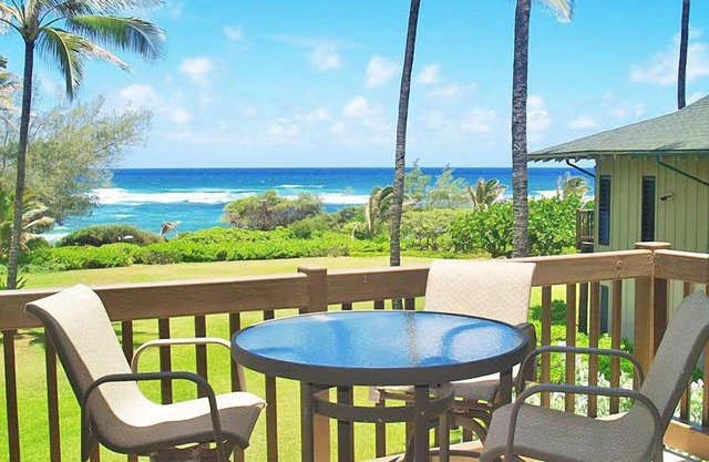 Kaha Lani 213, Beautiful Oceanfront Corner condo . wonderful sunrise views