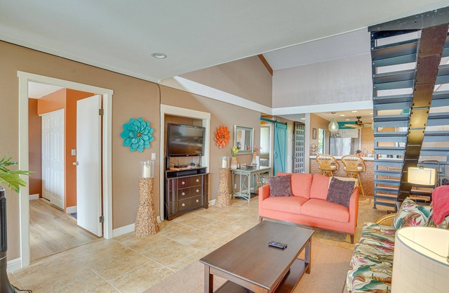Kailua-Kona Condo Rental ~ 1/2 Mi to Golf Course!