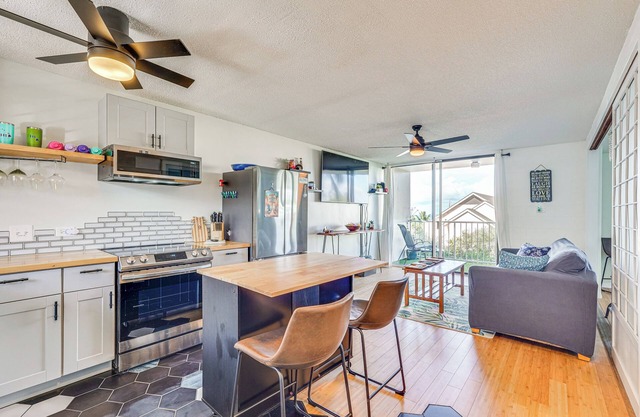 Kailua-Kona Condo w/Balcony: Walk to the Beach!