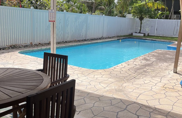 Kamanu Pool Apartment 2 Bedroom 1 Bathroom with Ocean Views