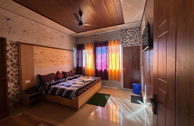 Kanatal's Valley View INN