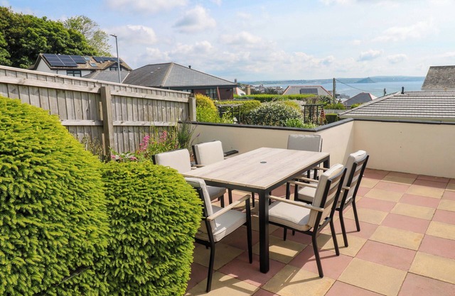 KARENZA, pet friendly, character holiday cottage in Penzance
