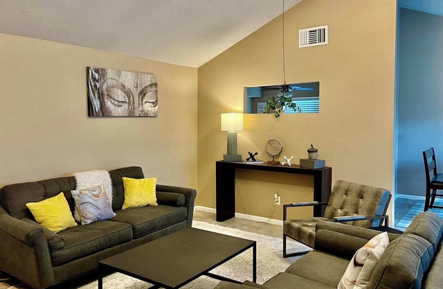 Katy Hideaway - Charming 3 BDR!
