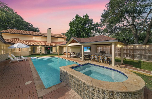 Katy Oasis with Huge Patio, Pool & Game Room