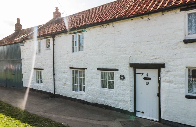 KEEP COTTAGE, pet friendly, luxury holiday cottage in Pickering