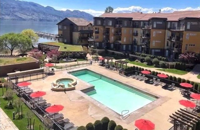 Kelowna`s #1 Lakefront Resort w/boat slip