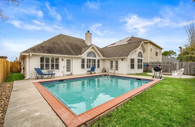 Kemah Pool Paradise, Walk to Park & Boardwalk