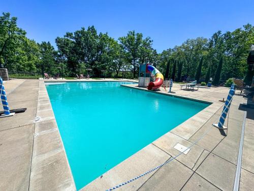 Kemper's Cabin by Silver Dollar City - Ideally located