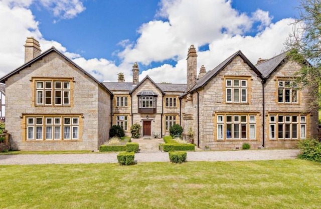 Kenegie Manor Court - Apartment with Heated Pool in Grade II listed Manor House