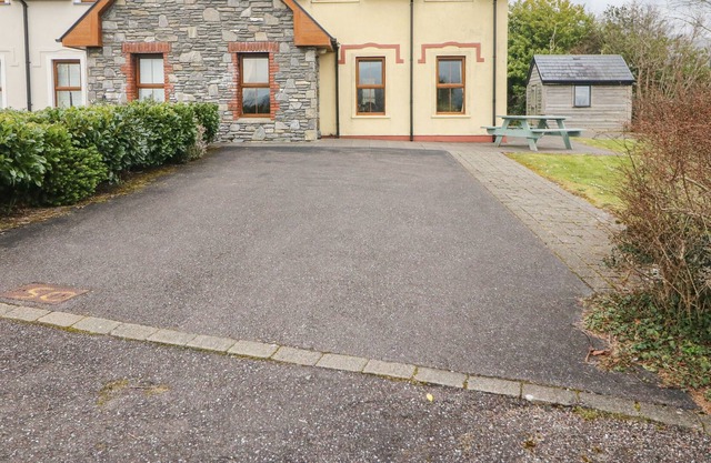KENMARE BAY COTTAGE, family friendly in Kenmare, County Kerry