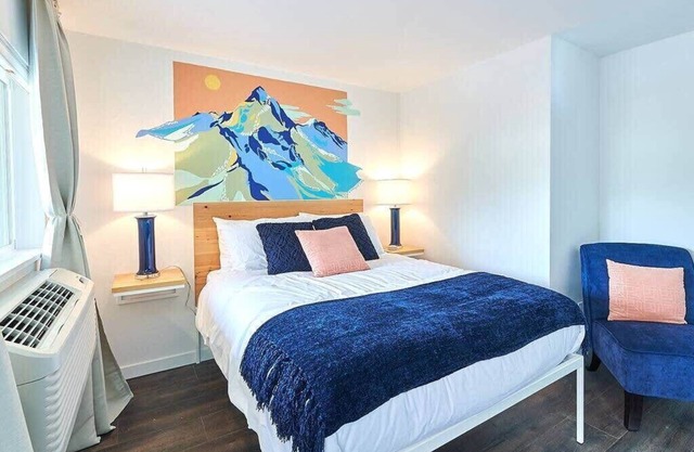 Kenton Hotel Mt. Hood Suite