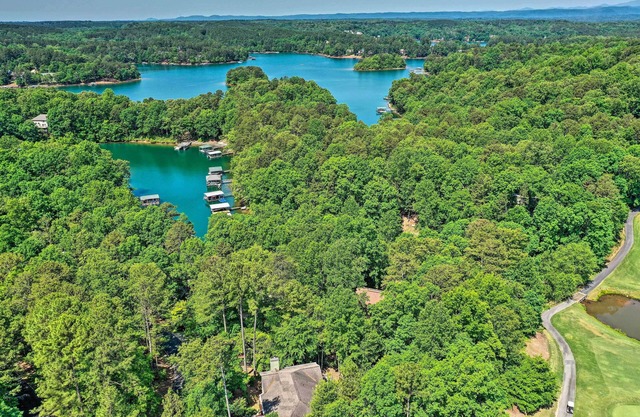 Keowee Key Resort Condo w/Deck & Pool Access!
