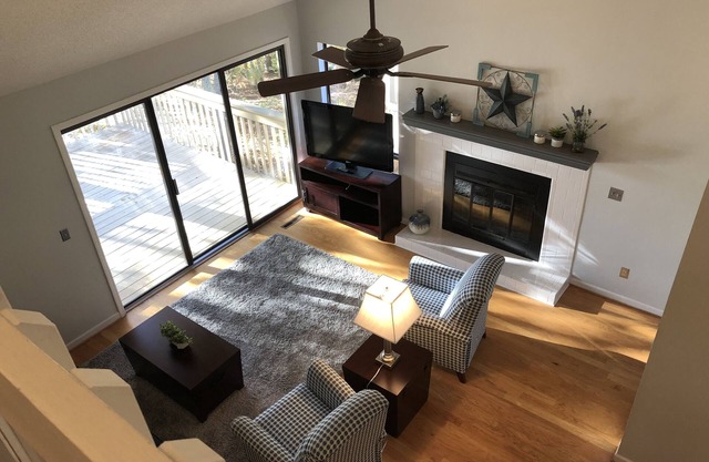 Keowee Key Townhome - Pet Friendly, View of Golf Course plus Amenities