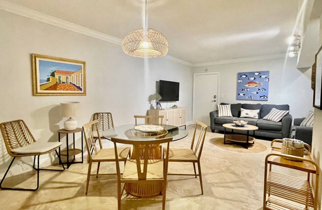 Key Biscayne Condo, 5 minute walk to the beach
