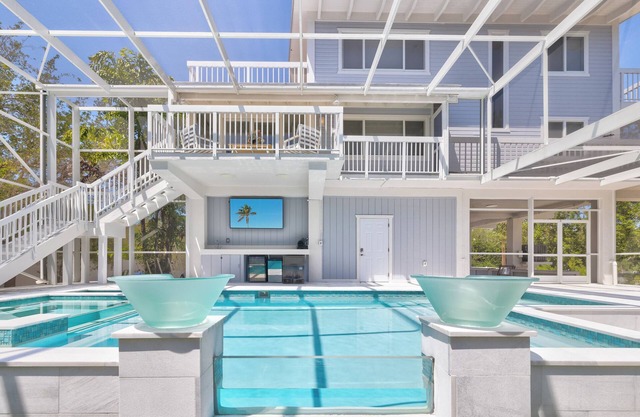 Key Largo waterfront home with a pool! Central to all the best attractions!