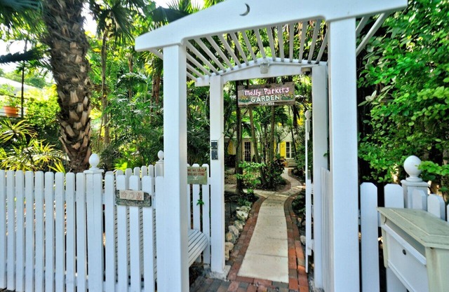 Key West Butterfly Garden Flat - Minutes from Beach & Old Town Perfect for Couples