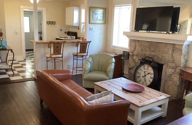 Key West Style House, 3/2, 3 Bedsn2/1 1st fl.+n1/1 Loft Studio n2 Blks,Dn.Town