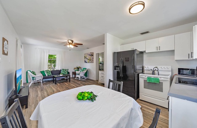 KeyLime Cottage - Beachy Getaway .7 Mi From Beach