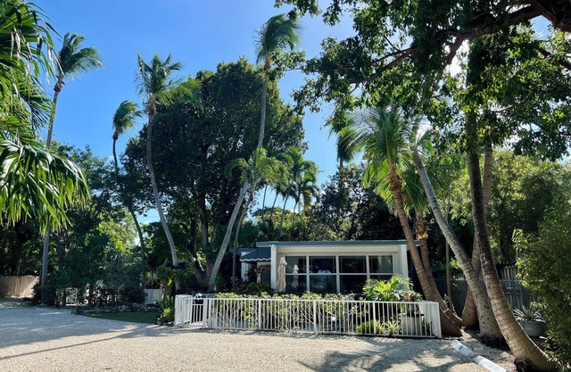 Keys Villa - Secluded tropical paradise located on the water!