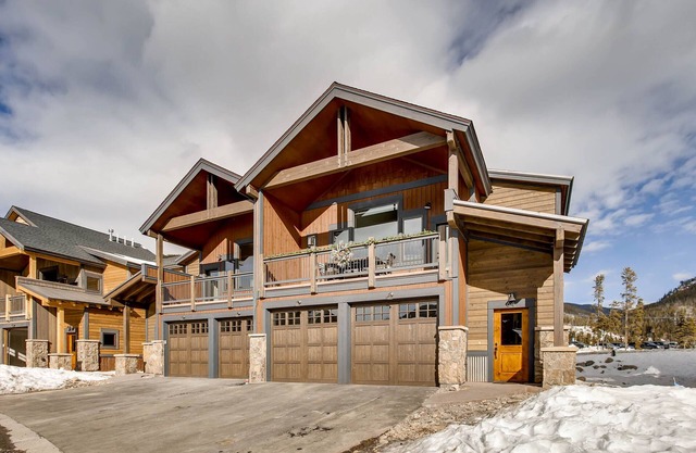 Keystone 4BR Townhome at River Run Base - Time to start planning your SKI TRIP!