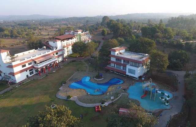 Khanvel Resort