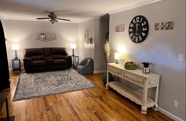 Kid-Friendly Townhouse Near Lake & Sports Complex