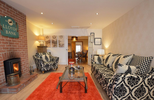 KILN COTTAGE, WICKHAM MARKET, pet friendly in Woodbridge