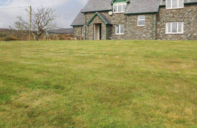 KILTYMON COTTAGE, family friendly in Bantry, County Cork
