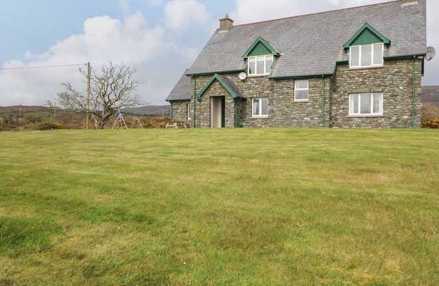 KILTYMON COTTAGE, family friendly in Bantry, County Cork