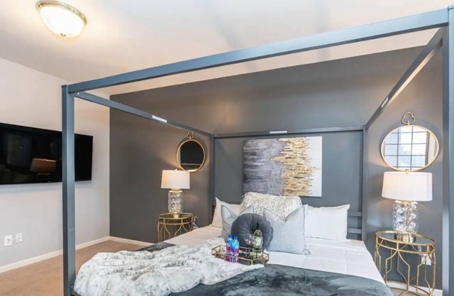 King Bed+2 Queens+Office+300Mbps+Smart TV*Balcony