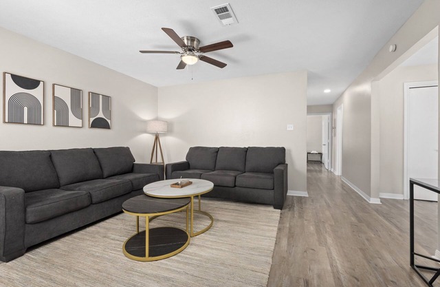King Bed, 50” SmartTV, Coffee & Tea Bar