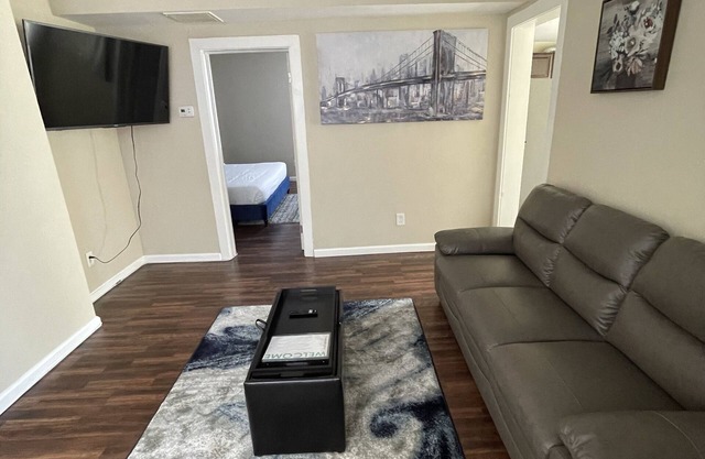 ✪King Bed Apartment✪ in Suburbs | Perfect Long Term Stay