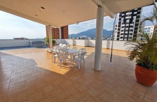 KING Bed. Best Area in City. Rooftop. No Fees!