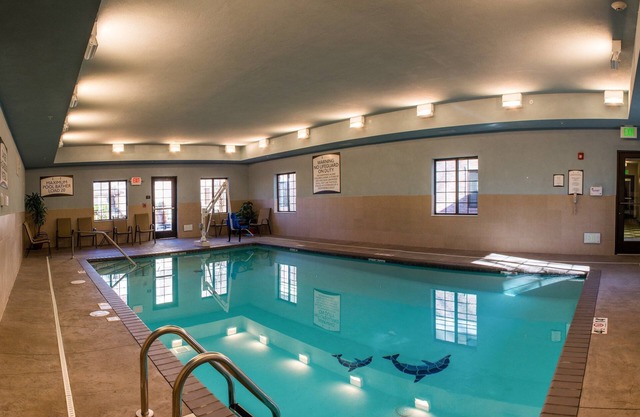 King Bed Suite | Indoor Pool. Free Breakfast.