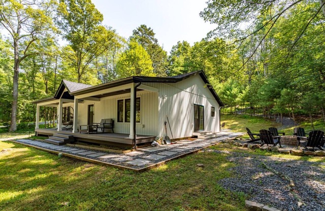 King Beds, Soaking Tub, WiFi, Firepit Fam Friendly