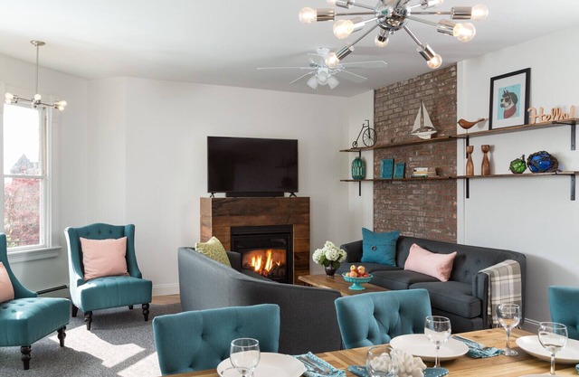 King BR, Open Concept, A/C, Wi-Fi, Parking, Fireplace, 2 blocks to Thames