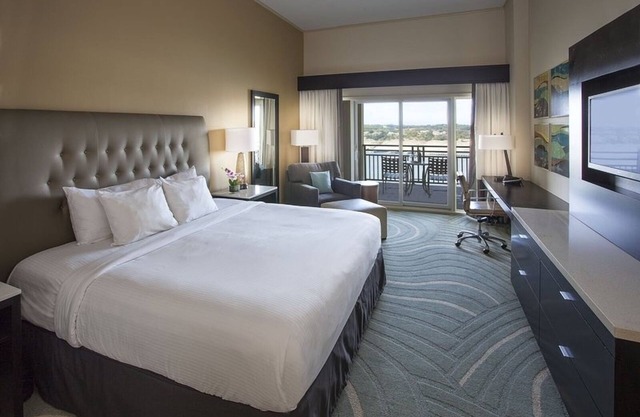 King Lakeview with Balcony at Lakeway Resort & Spa, Pool!