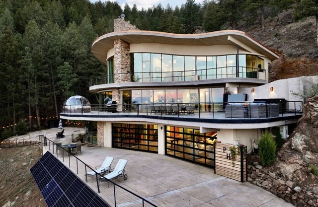 King of the mountain sleeps 12 Luxe property