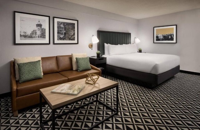 King Room at Arcadian Hotel! Close to The Museum of Fine Arts, Boston