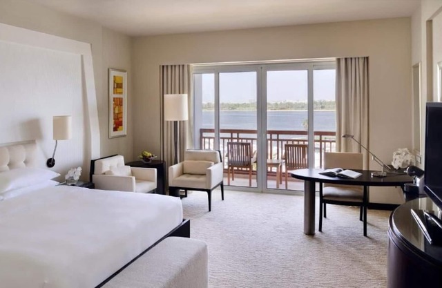 King Room Near Dubai Creek Golf Club By Luxury Bookings