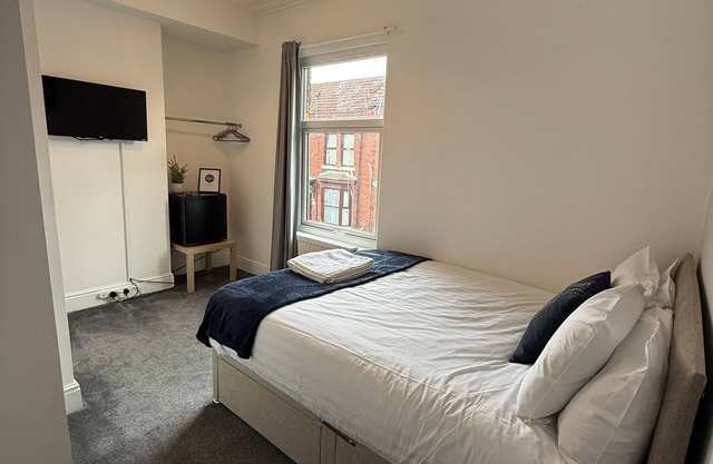 King Room w/Ensuite | Perfect for Contractors