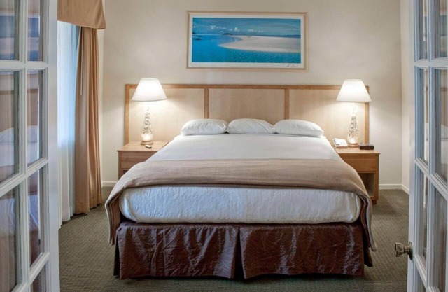 King Stay w/Ocean View! 2 Lovely Units, Near Pirates Cove Beach, Pool, Parking!