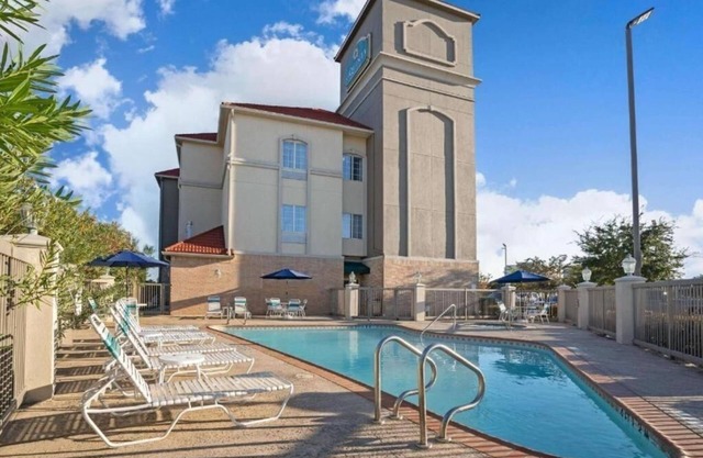 King Suite Ideal for Family Getaway w/Pool Access | Close to Vibrant Chinatown