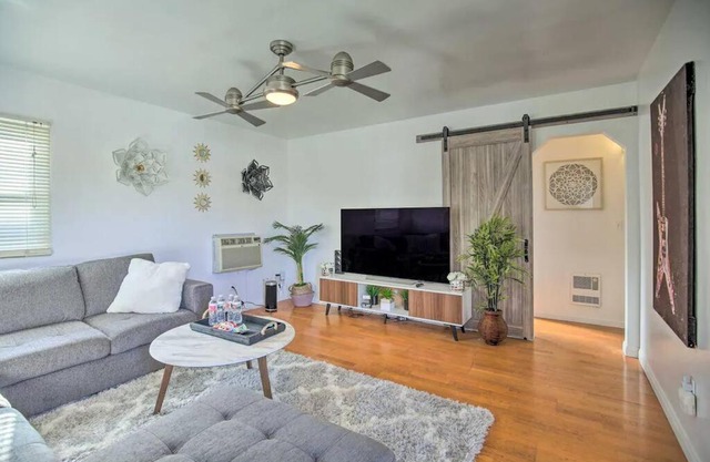 King Suite Pacific Beach modern Oasis
