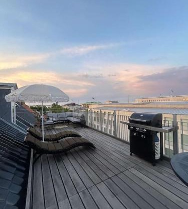 Kings apt, doublex w water view & private terrasse
