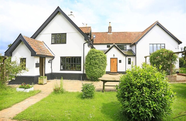 Kings Farm - Five Bedroom House, Sleeps 10