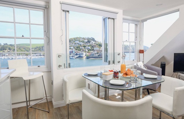 KINGS VIEW, family friendly in Dartmouth