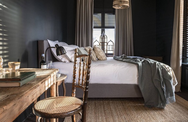Kingsize room with luxurious bathroom in the historic center.