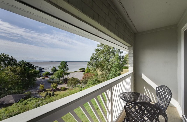 Kingsmill Luxury - Sleeps 6 - Virginia's only AAA Four Diamond Condo Golf Resort